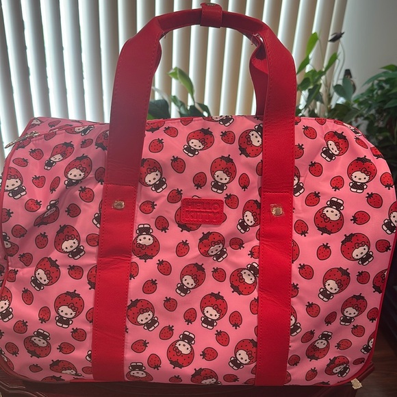 NWT Hello Kitty Carryon Travel/Weekend Bag with Wheels and adjustable ha…